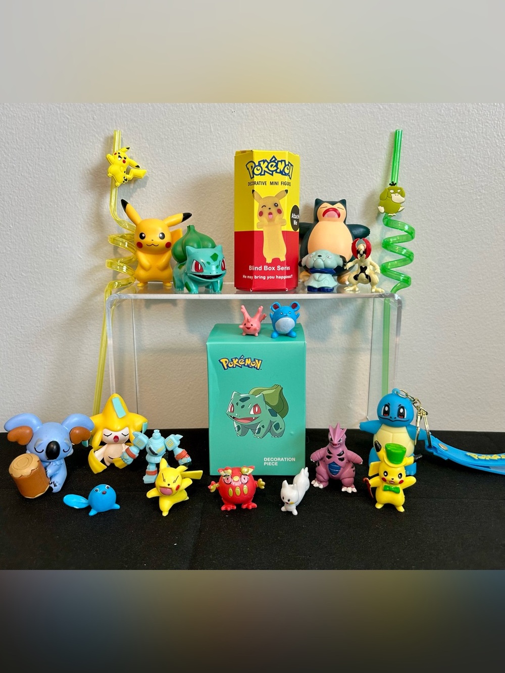 Pokemon Bulbasaur figure, phone hipper, 16 mini figures & keychain